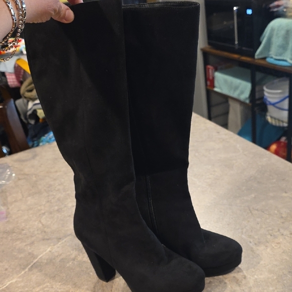 (J4) Jessica Simpson Black Heeled Boots with Suede Finish - Picture 1 of 6